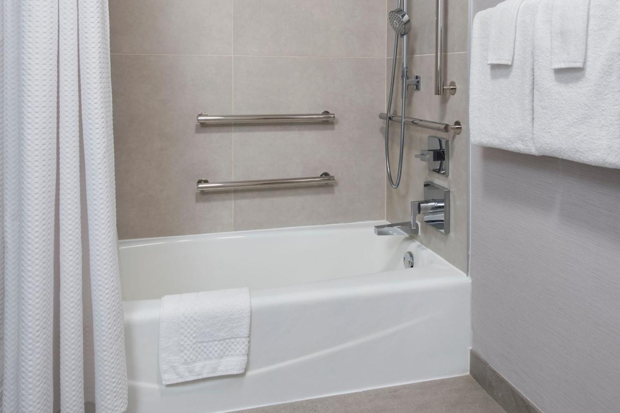 Courtyard By Marriott Tarrytown Westchester County Exterior photo
